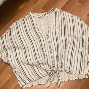 Bat winged beachy button up short sleeve tie front